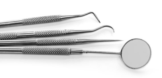 125293787 4 Dental Instruments (600 x 397)